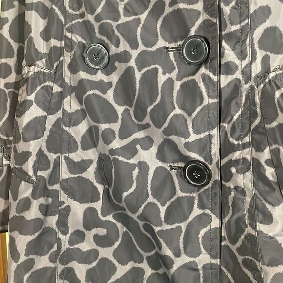 🍍Hawke & co animal print rain jacket - Picture 7 of 7